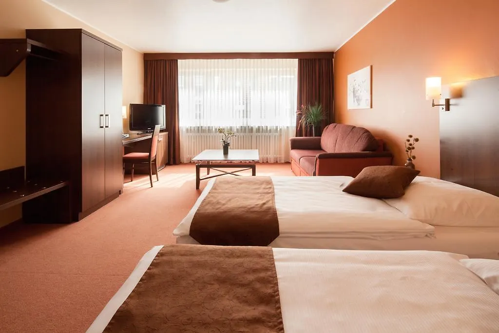 Hotel Mondial-1